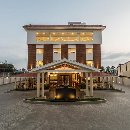 Hotel Aadrika Chikmagalūr Kültér fotó