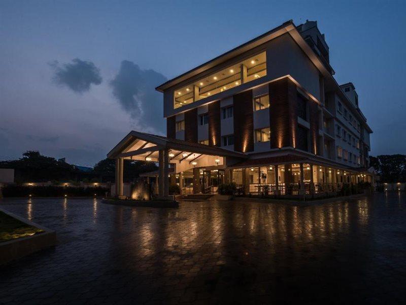 Hotel Aadrika Chikmagalūr Kültér fotó
