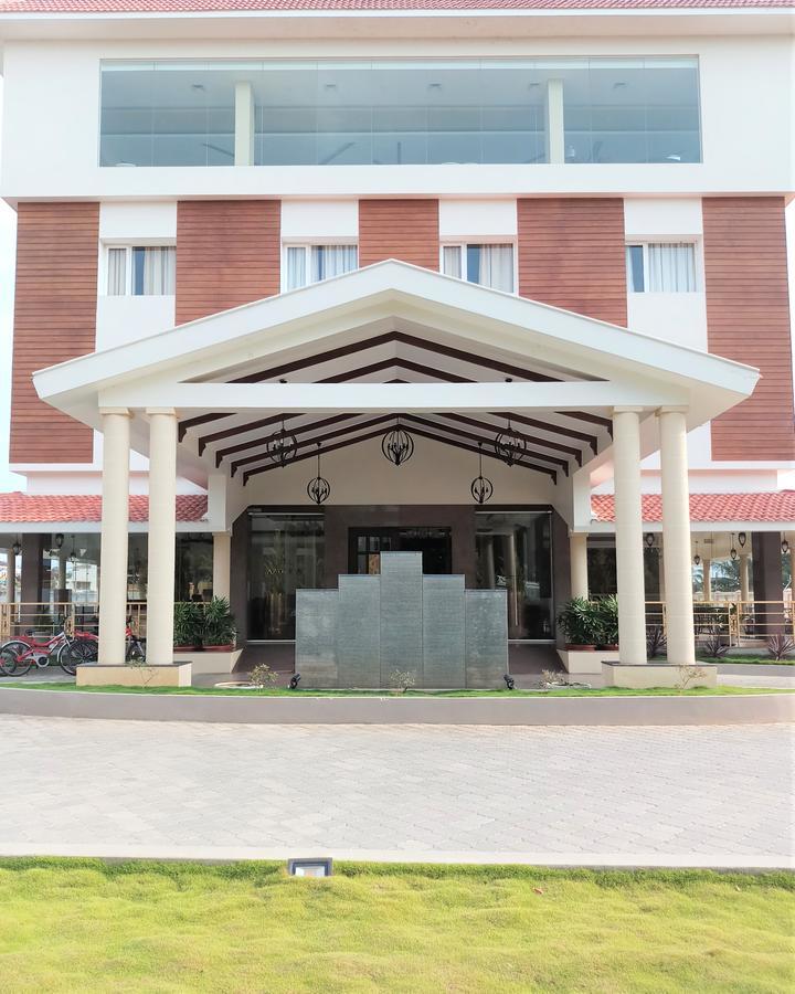 Hotel Aadrika Chikmagalūr Kültér fotó
